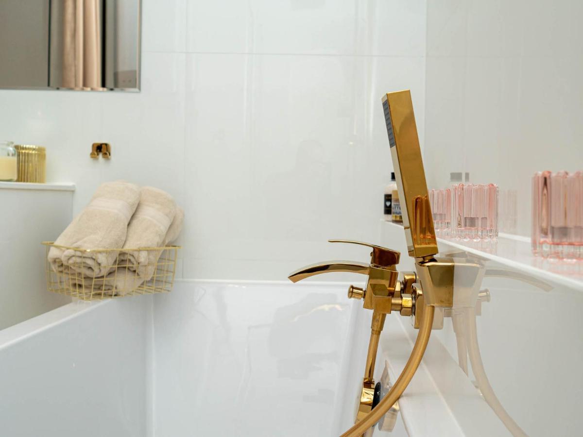 Apartament Gold Aleja Nmp 8 - Free Parking Częstochowa Extérieur photo